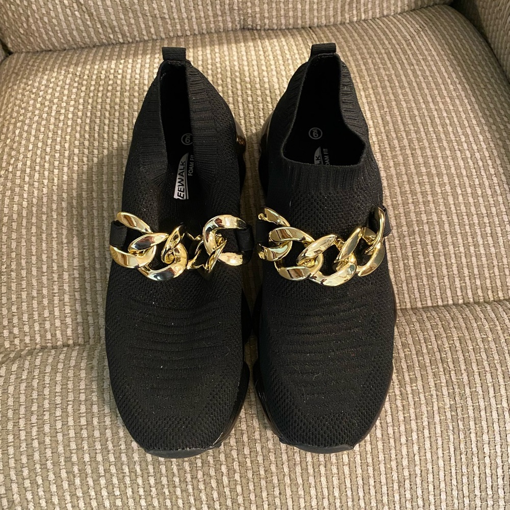 Women’s size 9 black sneakers